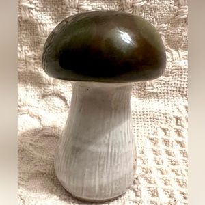 Vintage MCM Mushroom  Pepper  or Salt Shaker. COTTAGECORE with Original Sticker